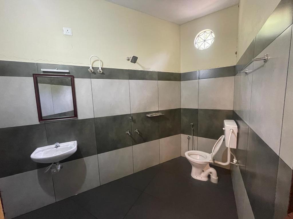 Hotel Kalpadiyil Balarampuram Esterno foto