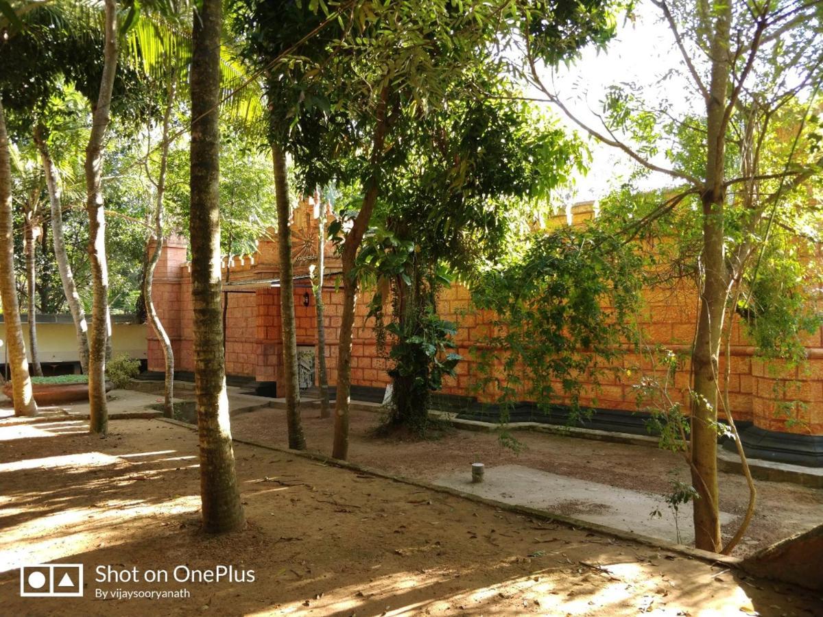 Hotel Kalpadiyil Balarampuram Esterno foto